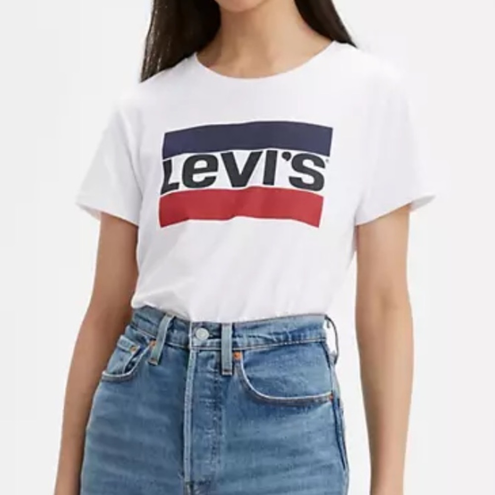 NWT Levi’s tee